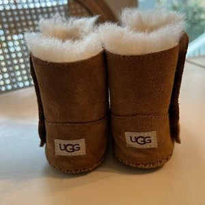 Ugg Baby Boots size 2/3 NEVER WORN.
